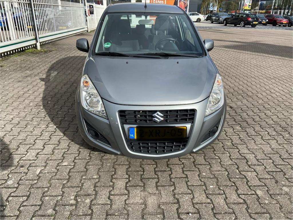 Suzuki Splash 1.0 2014 Grijs, Auto's, Suzuki, Voorwielaandrijving, Stof, 31 €/maand, Origineel Nederlands