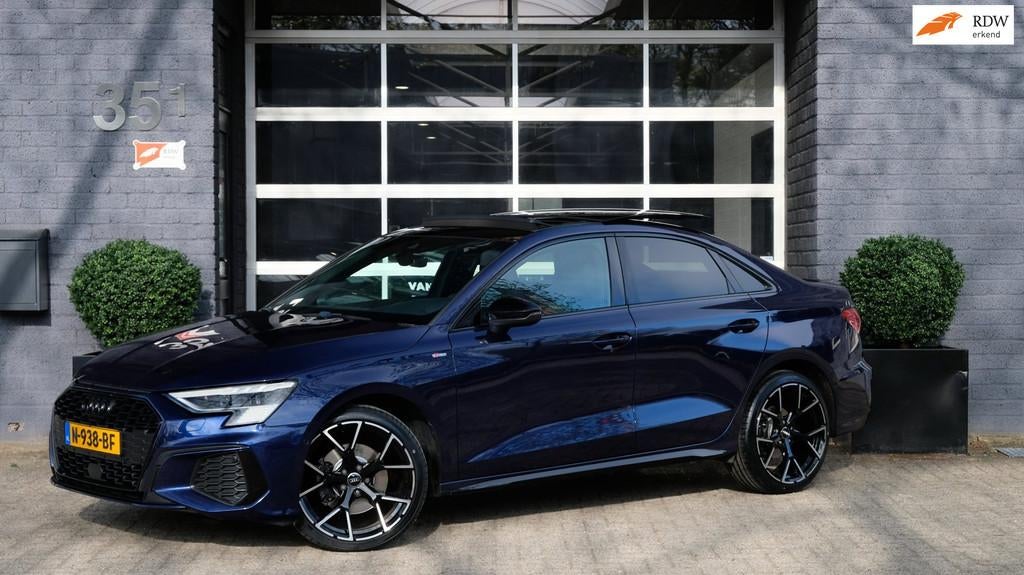 Audi A3 Limousine 35 TDI S edition ACC|CARPLAY|B&O|PANO|MASS, Auto's, Audi, Gebruikt, 4 cilinders, 150 pk, Blauw