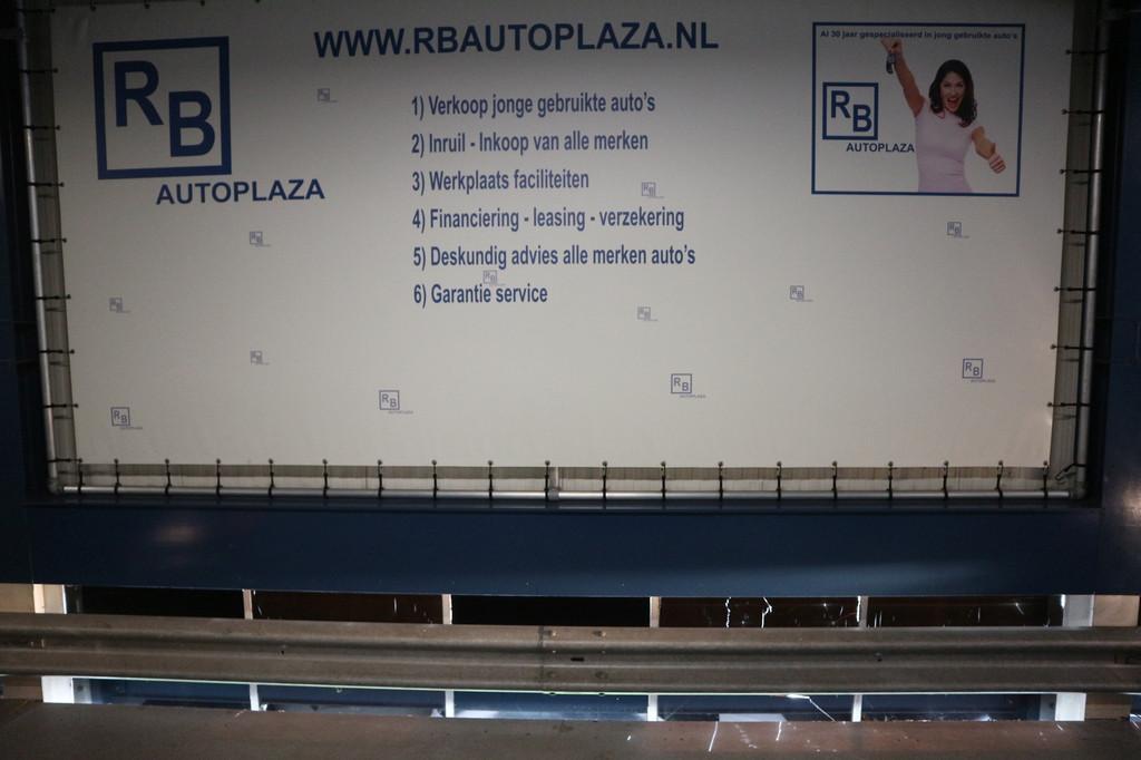 Volvo XC60 2.0 D3 R-Design / AUTOMAAT / 12 MND GARANTIE ! !, Auto's, Volvo, Euro 5, Gebruikt, 1984 cc, Bedrijf