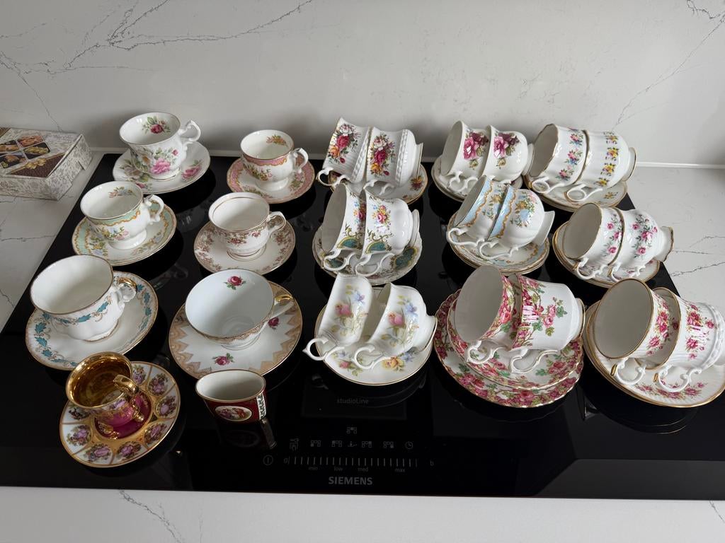 Antieke kopjes met schotels per set van 2 stuks, Ophalen of Verzenden