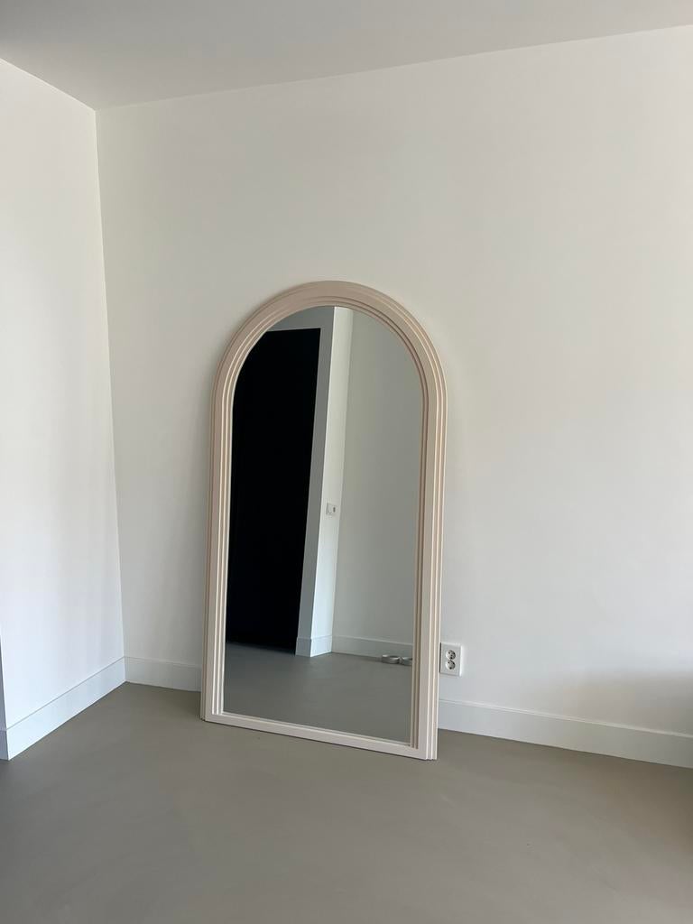 Japandi boog spiegel beige NIEUW, Huis en Inrichting, Woonaccessoires | Spiegels, Ophalen, Nieuw, 100 tot 125 cm, Overige vormen
