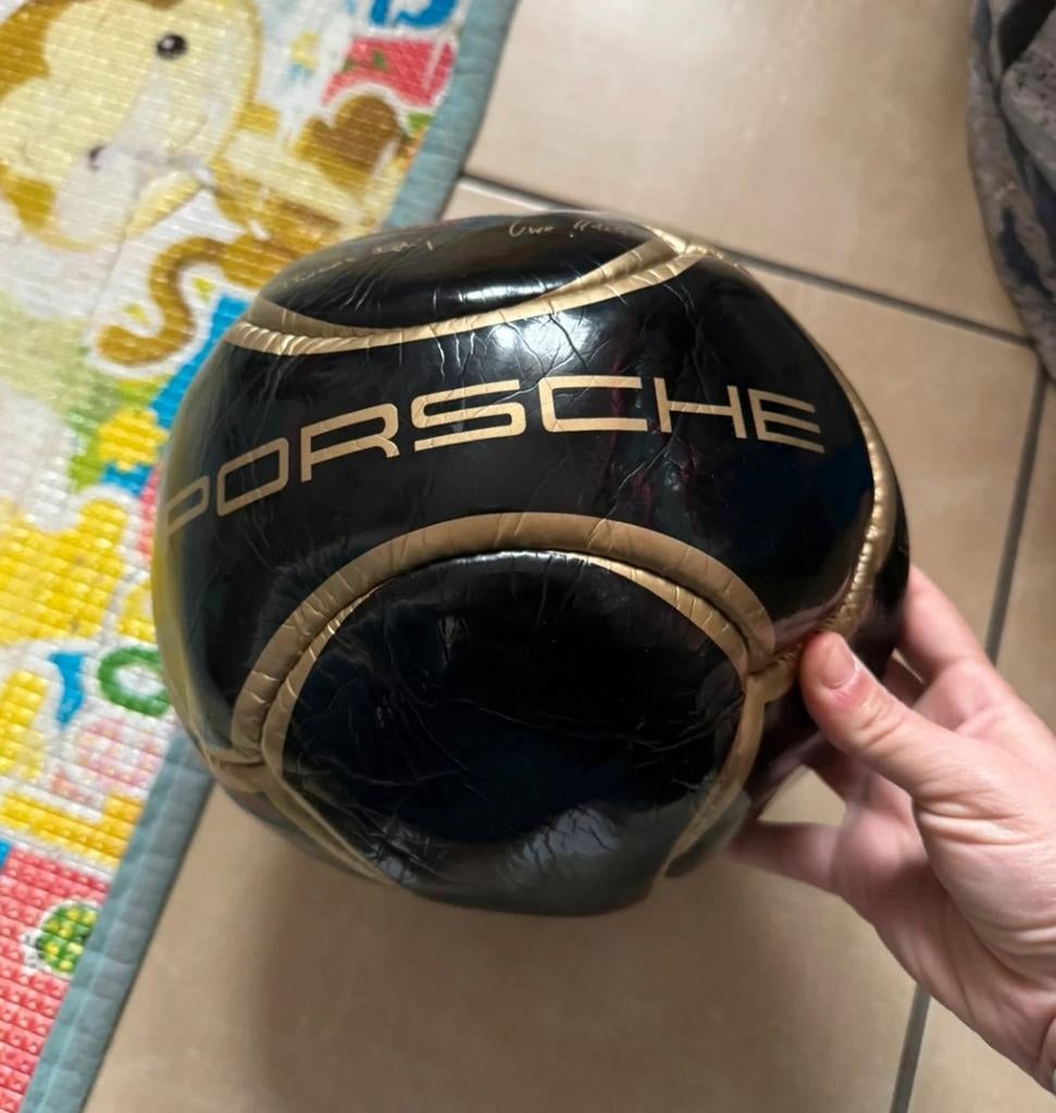 Prachtige Origineel porsche bal | PORSCHE  RESPECT ️, Sport en Fitness, Handbal, Ophalen of Verzenden, Zo goed als nieuw, Bal