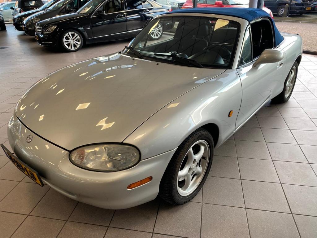 Mazda MX-5 1.6i Nette en Goed 0nderhouden APK 12-26 BJ 1999, Auto's, Achterwielaandrijving, Cabriolet, Handgeschakeld, 2 stoelen