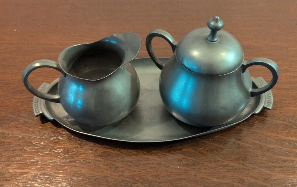 Tinnen melkkan, suikerpot en dienblad van C. Kurz & Co., Ophalen