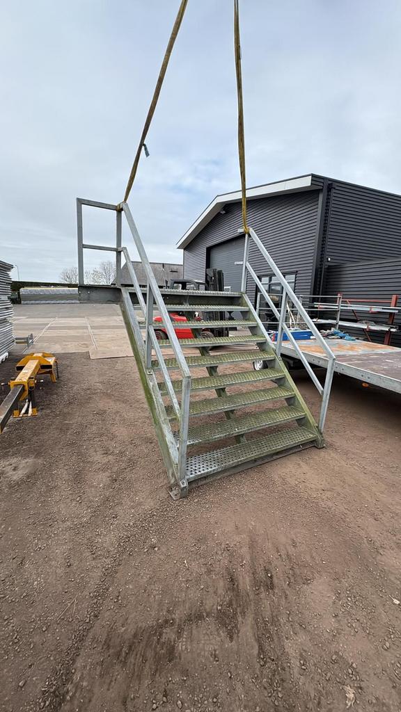 Gegalvaniseerde steektrap bordestrap wenteltrap trap trappen, Doe-het-zelf en Verbouw, Steigers, Ophalen of Verzenden, Zo goed als nieuw