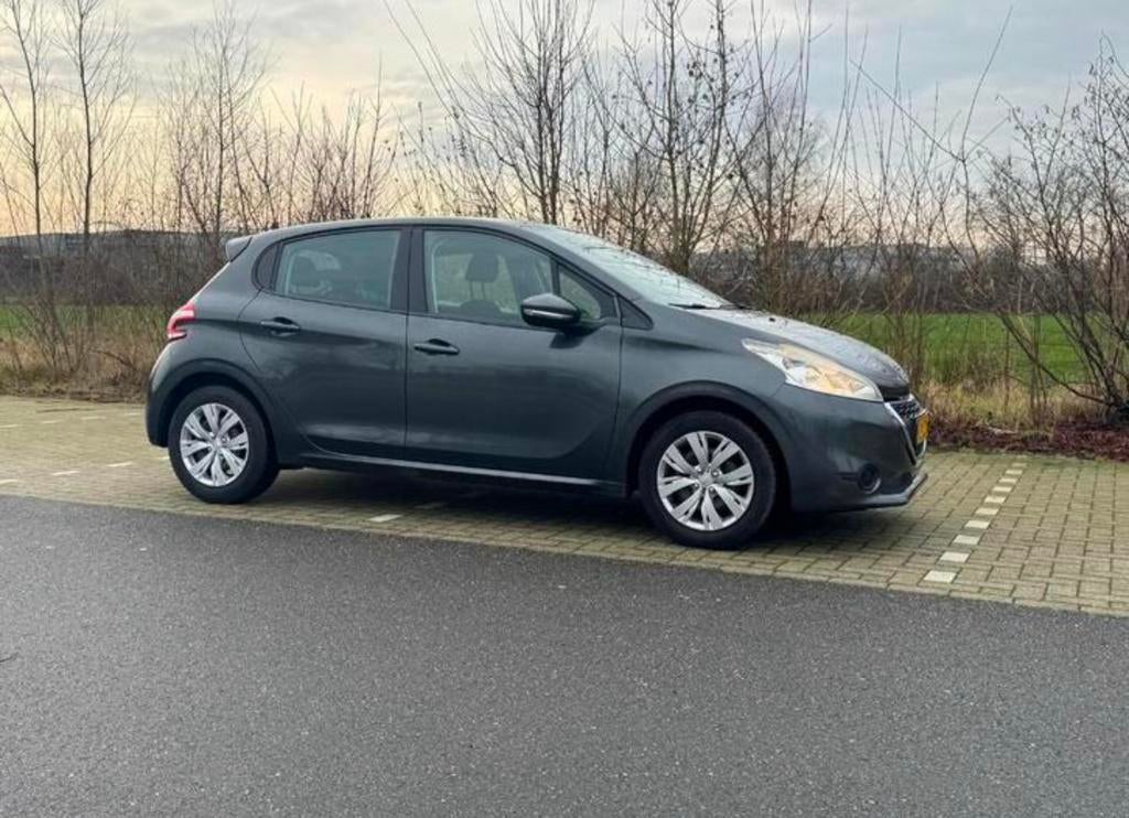 Peugeot 208 1.2 VTi 82PK 5D (102g) 2012 Grijs, Voorwielaandrijving, 31 €/maand, 1199 cc, Origineel Nederlands