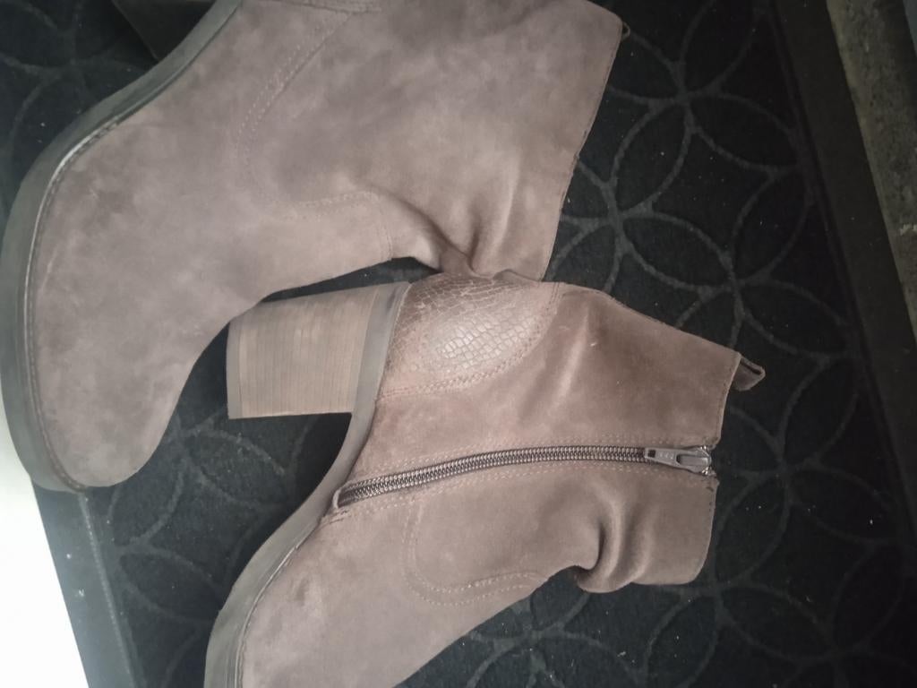 Bruine suede laars 41 nog mooi 5,00, Kleding | Dames, Schoenen, Twoday, Bruin, Lage of Enkellaarzen, Ophalen of Verzenden