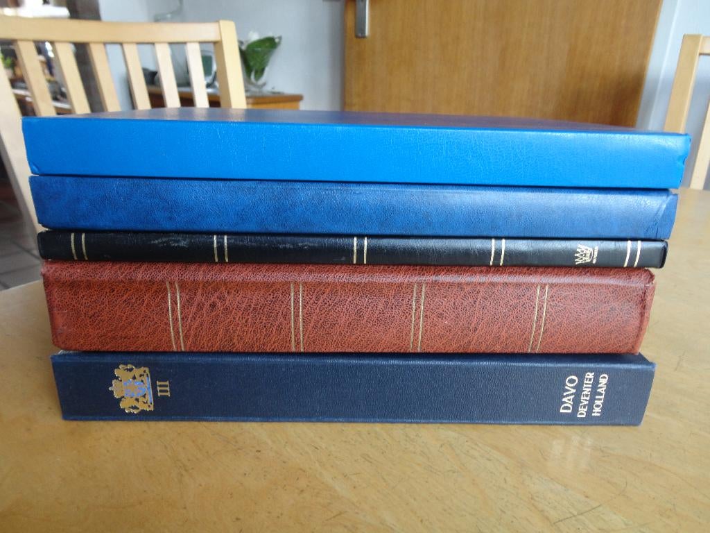 Nederland, diversen in 4 stockboeken en Davo-album, Ophalen of Verzenden, Gestempeld