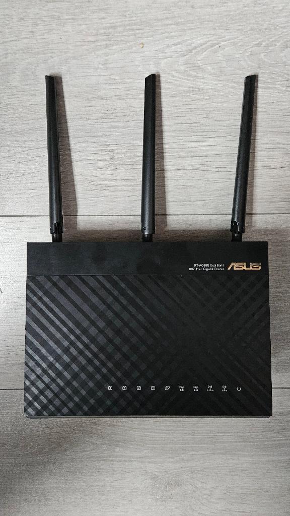ASUS RT-AC68U Dual Band 802.11ac Gigabit Router, Computers en Software, Routers en Modems, Zo goed als nieuw, Router, Ophalen of Verzenden