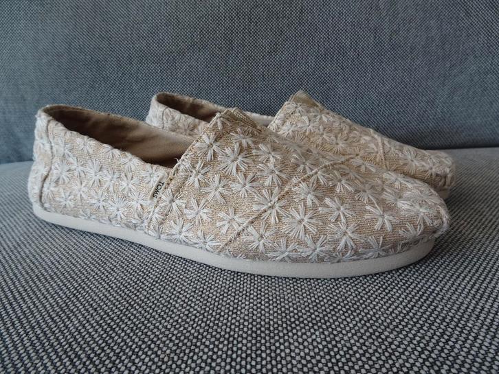 TOMS Alpargata creme geborduurd maat 40 (valt klein mt 39), Kleding | Dames, Schoenen, Gedragen, Espadrilles of Moccasins, Wit