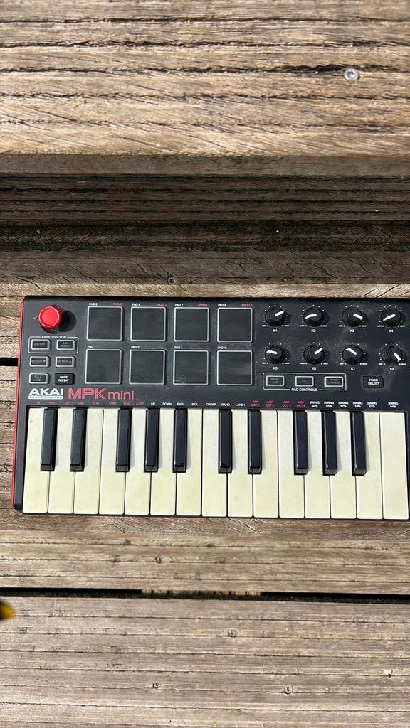Akai mpk mini, Audio, Tv en Foto, Luidsprekers, Ophalen, Minder dan 60 watt, Overige typen, Overige merken