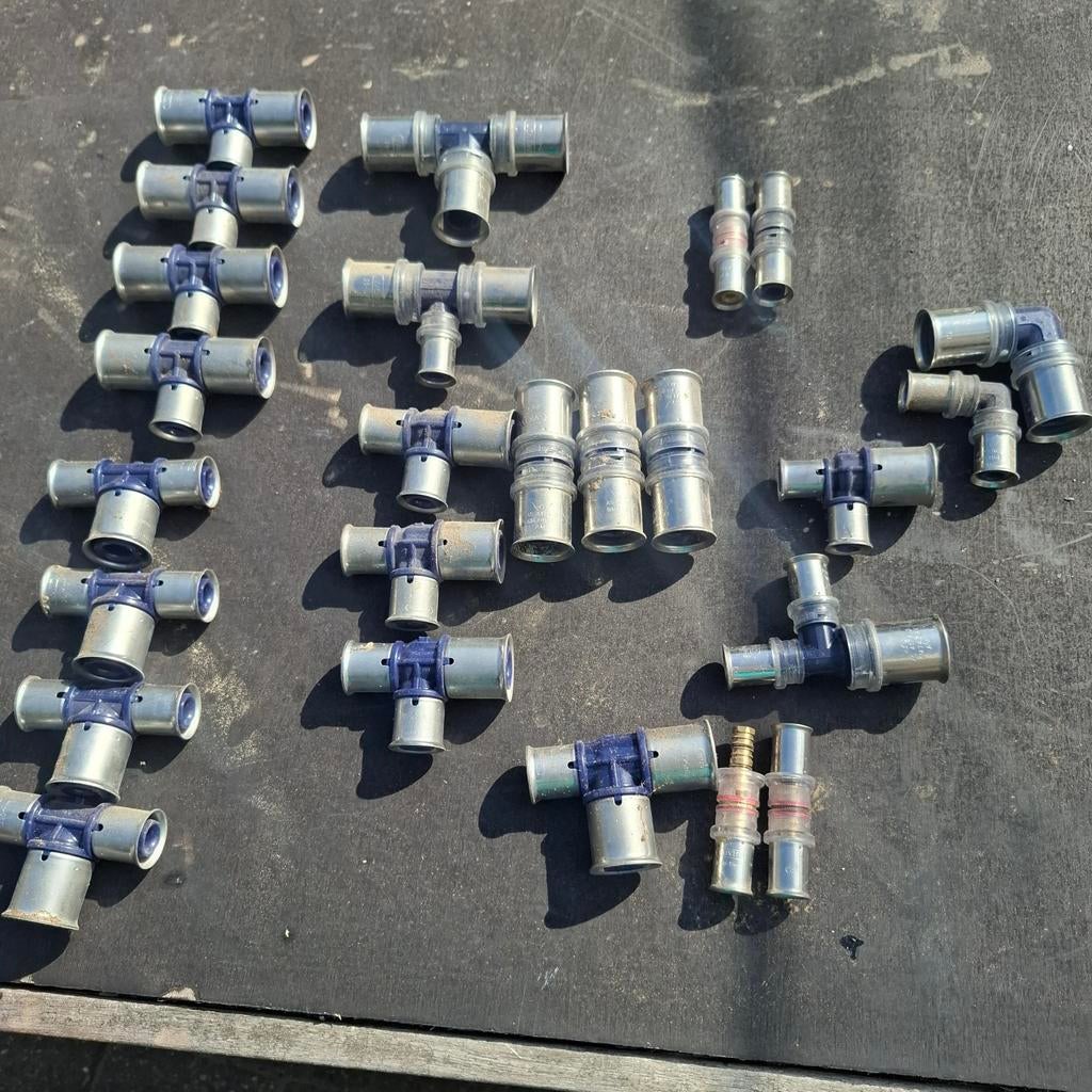 Diverse perskoppelingen en T-stukken wavin, Doe-het-zelf en Verbouw, Buizen en Afvoer, Ophalen of Verzenden