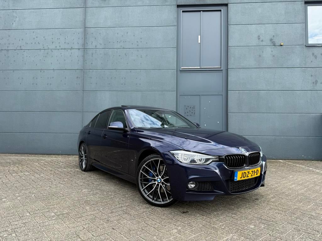 BMW 3-Serie 330e M-Sport Panoramadak Harman/Kardon Leder, 1998 cc, Achterwielaandrijving, Zwart, 4 cilinders