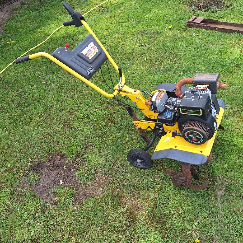 Kawasaki fa210 grondfrees, Doe-het-zelf en Verbouw, Gereedschap | Freesmachines, Benzine, Gebruikt, Tuinfrees, Ophalen