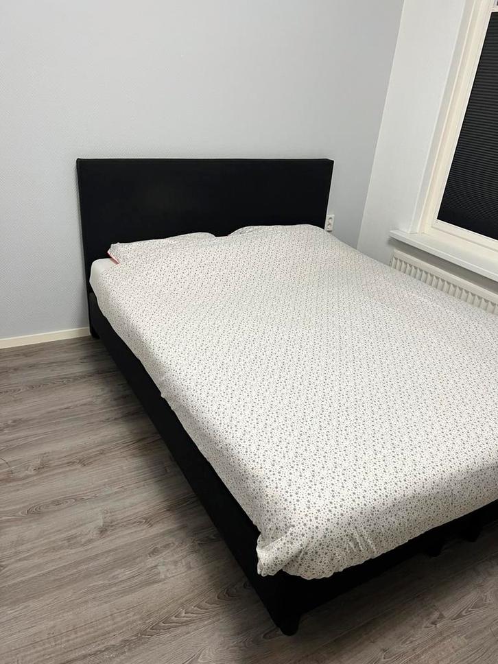 2 persoons Boxpring 160x200 kleur zwart, Huis en Inrichting, Slaapkamer | Boxsprings, Zo goed als nieuw, 160 cm, 200 cm, Tweepersoons