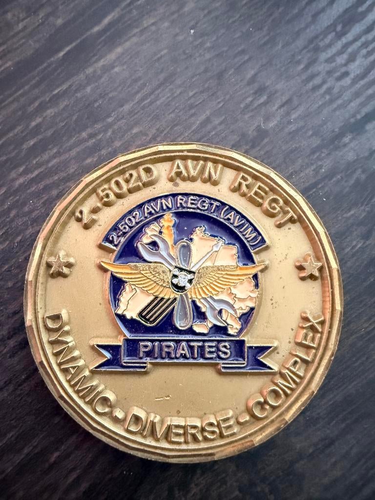 Militaire challenge coin 2-502nd Aviation Regiment PIRATES, Ophalen of Verzenden, Noord-Amerika, Losse munt