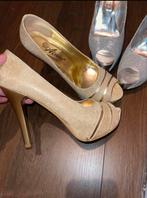 2 paar hoge hakken mt 39 - goudkleurig en zilverkleurig, Ophalen of Verzenden, Gedragen, Overige kleuren, Schoenen met hoge hakken