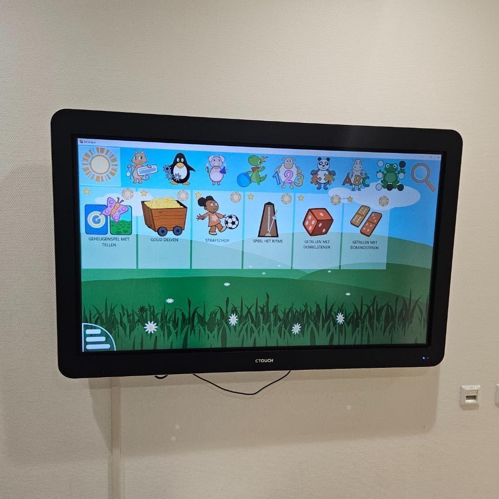CTOUCH 70 INCH TOUCHSCREEN MONITOR presentatiescherm, Ophalen, Gebruikt, 101 t/m 150 Hz, Touchscreen