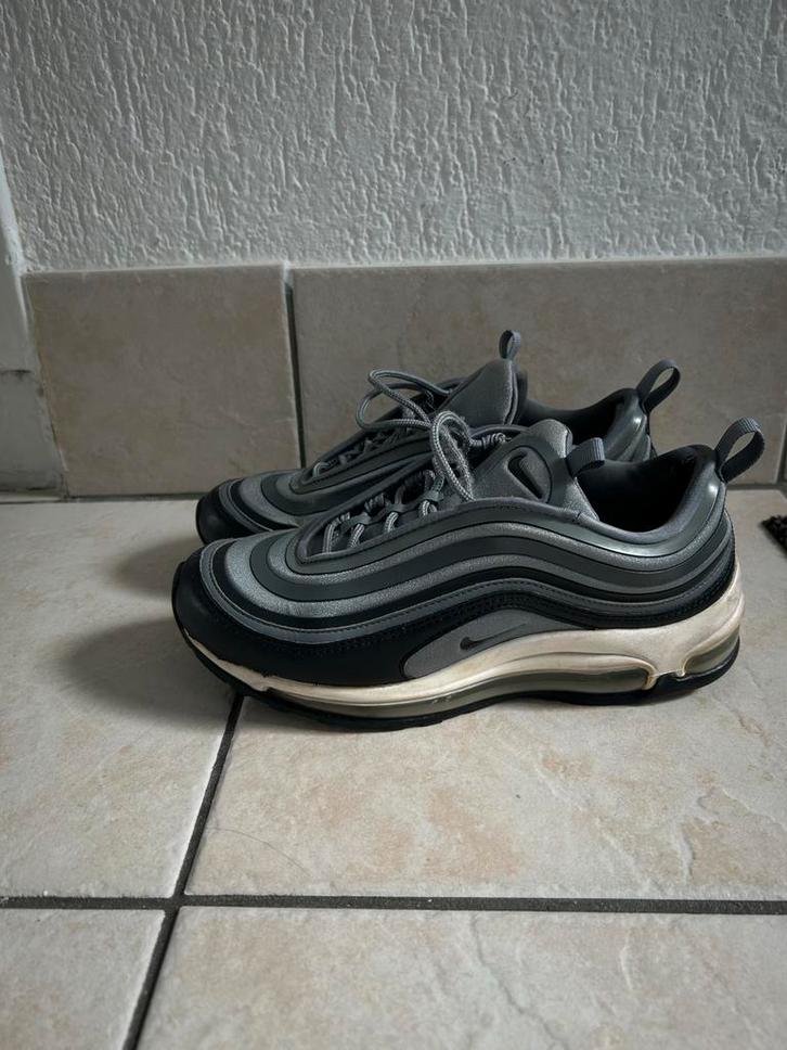 Nike Air Max 97 sneakers - Maat 37,5, Kleding | Dames, Schoenen, Gedragen, Sneakers of Gympen, Grijs, Ophalen of Verzenden