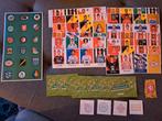 85 voetbalplaatjes Plus, 4 tattoos en 1 XXL sticker, Hobby en Vrije tijd, Verzamelkaartspellen | Yu-gi-Oh!, Ophalen of Verzenden