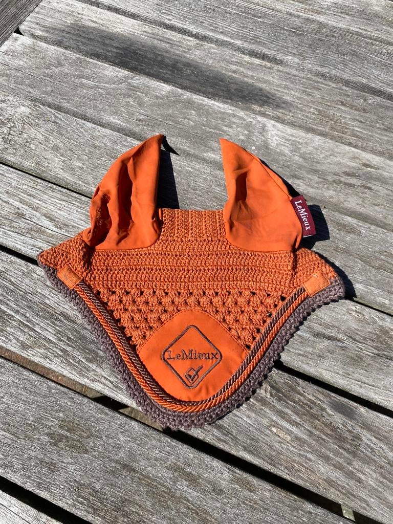 Lemieux paprika oornetje M, Dieren en Toebehoren, Ophalen of Verzenden, Zo goed als nieuw, Springen