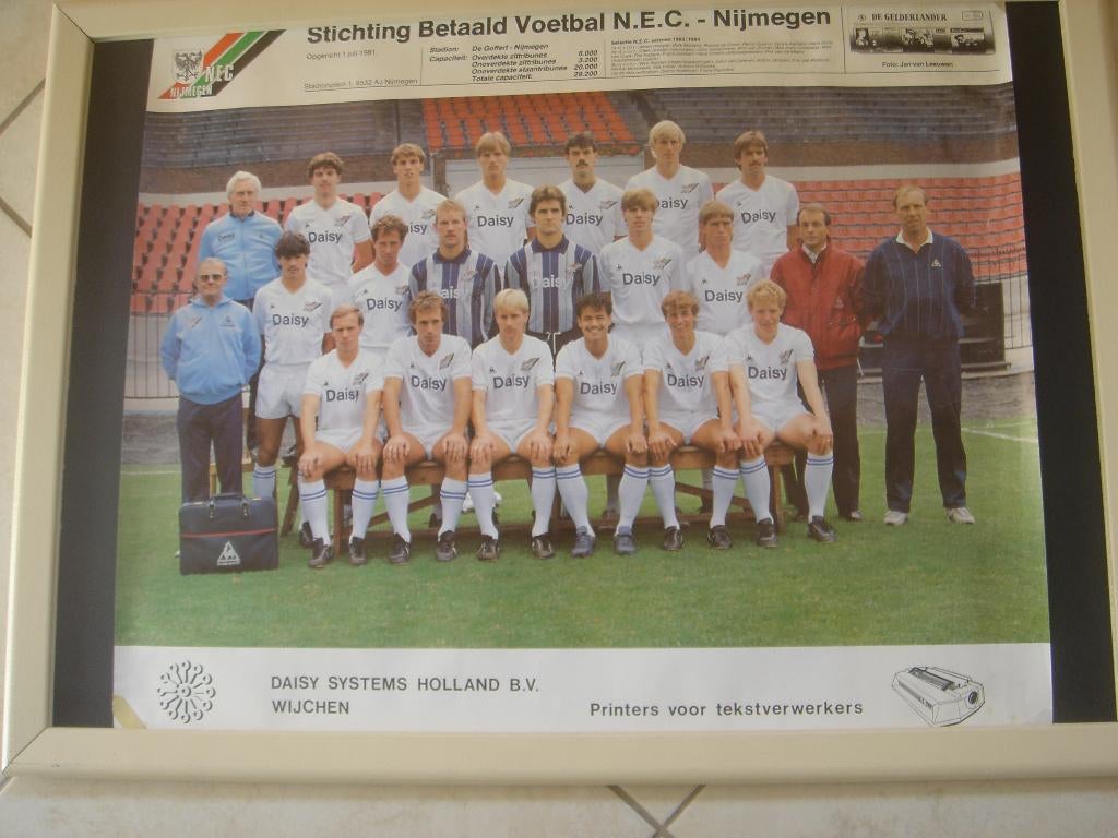 Poster NEC Nijmegen Daisy Systems, Verzamelen, Ophalen, Gebruikt, Overige binnenlandse clubs, Poster, Plaatje of Sticker