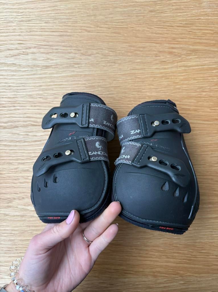 Zandona kogelbeschermers L Zwart, Ophalen of Verzenden, Zo goed als nieuw, Rijden