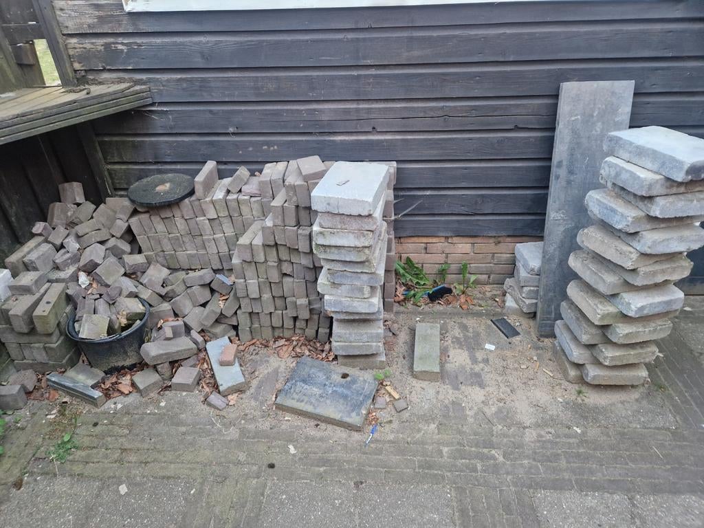 Gratis stenen en kloostermoppen, Ophalen
