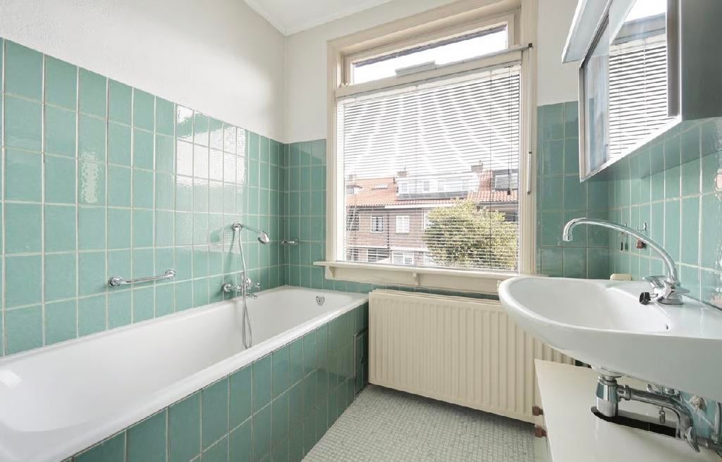 GRATIS badkamer tegels etc, Ophalen, Gebruikt, Met bad