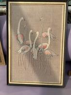 vintage ingelijst borduurwerk van een groep flamingo's., Ophalen, Zo goed als nieuw