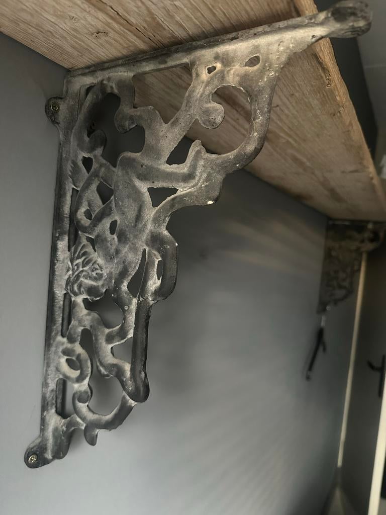 Brocante schap dragers gietijzer, Ophalen