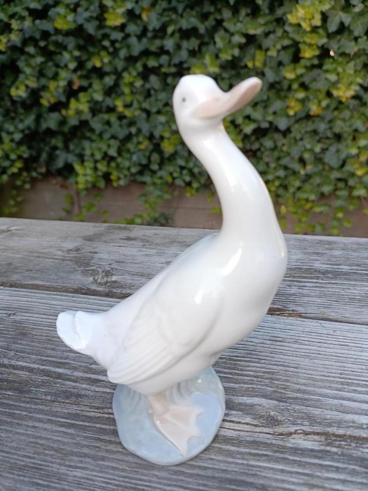 Porseleinen Nao Lladro beeldje, Gans, Verzamelen, Beelden en Beeldjes, Zo goed als nieuw, Dier, Ophalen of Verzenden