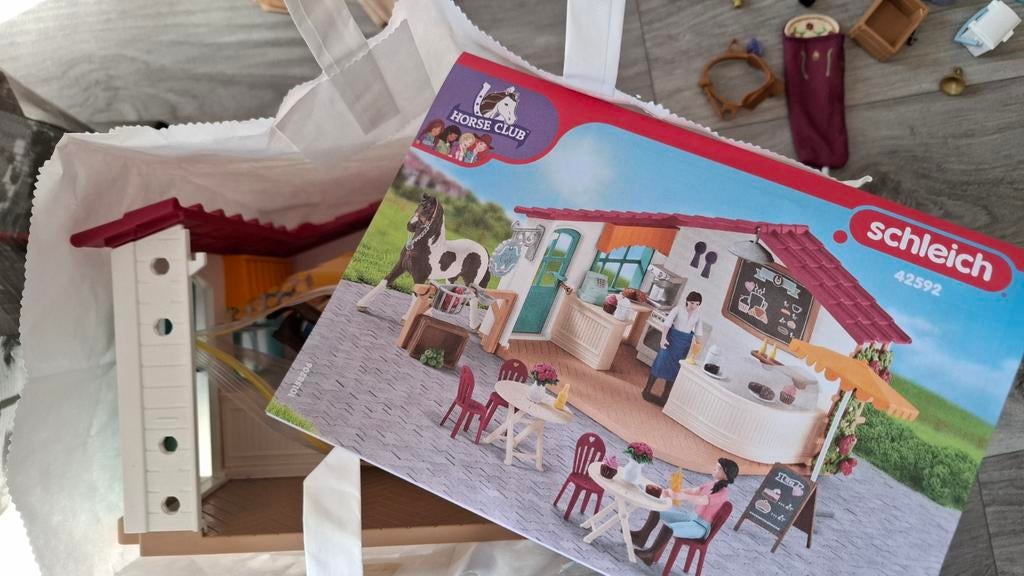 Schleich Horse Club restaurant, Ophalen