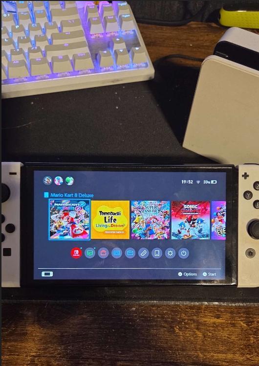 Complete Nintendo Switch Oled + 2 Spellen evt Extra Joycon, Spelcomputers en Games, Spelcomputers | Nintendo Switch, Zo goed als nieuw