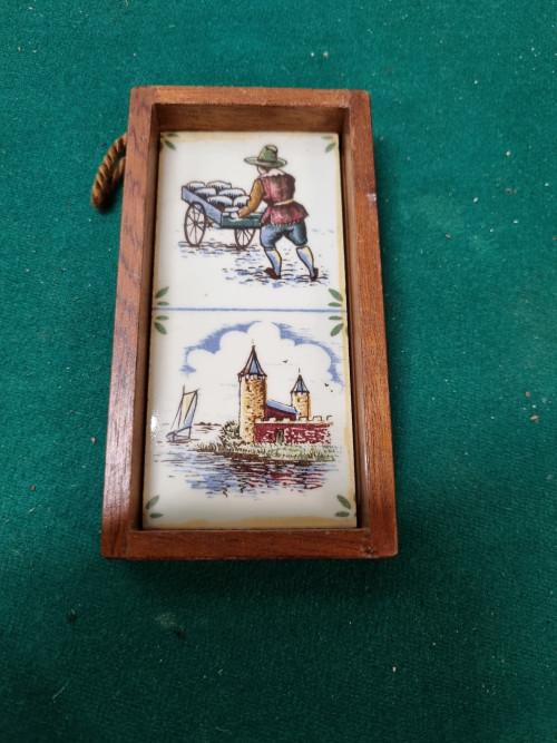 Tegel in houten lijst man met kar en kasteel, Ophalen of Verzenden, 'T Olde Gre-j, Info@toldegrej.nl, Endepoelstraat 20f Didam