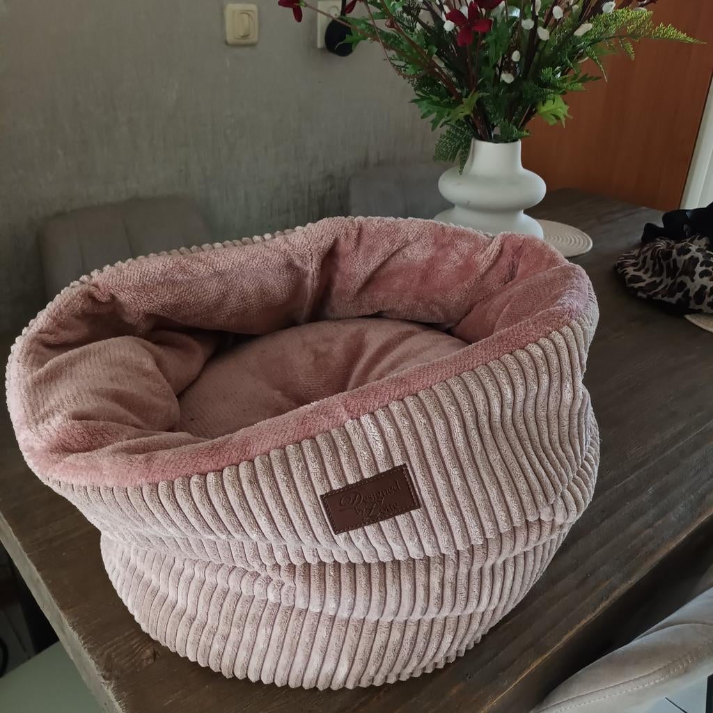 Te koop oud roze honden/ kattenmand zo goed als nieuw, Ophalen, Zo goed als nieuw