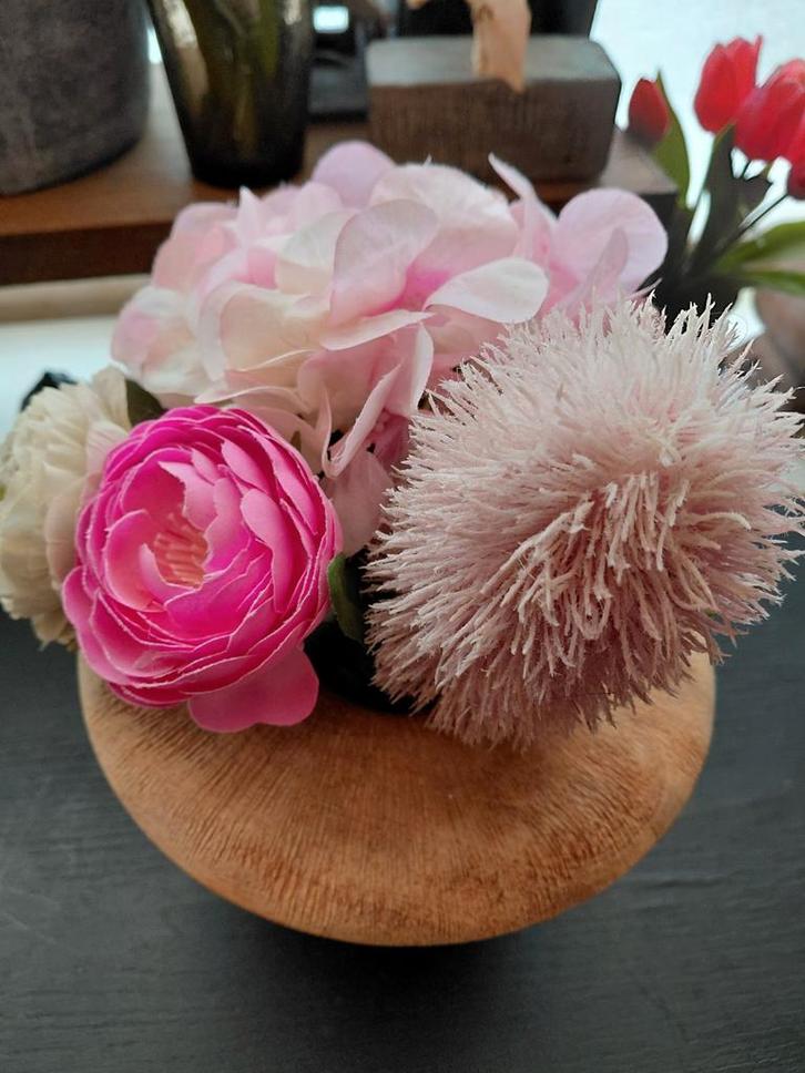 Kunstboeketje met houten krans en gouden bloempot Intratuin, Huis en Inrichting, Woonaccessoires | Kunstplanten en Kunstbloemen