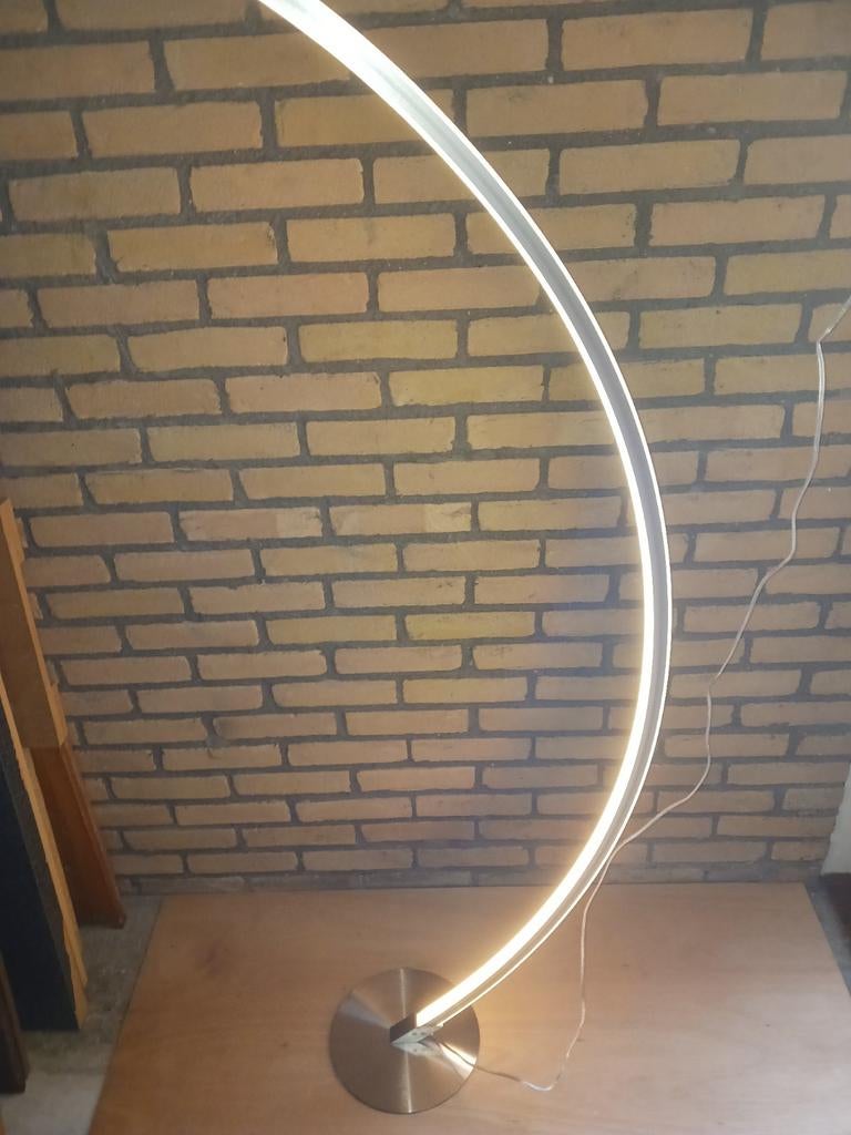 LED vloerlamp hornbach 2019, Huis en Inrichting, Ophalen of Verzenden, Gebruikt, Metaal, 150 tot 200 cm