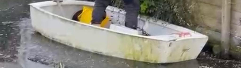 Basis speelbootje voor in de sloot, Watersport en Boten, Ophalen of Verzenden, Zo goed als nieuw, Overige typen, Zeilboot