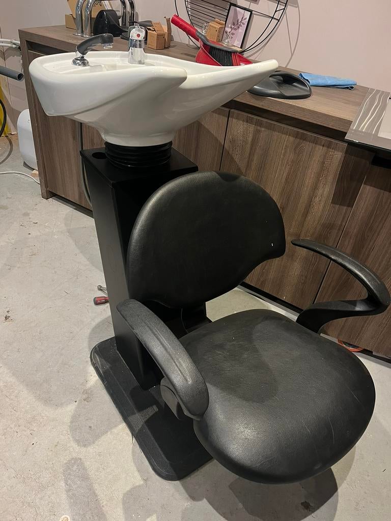 Kappersstoel met wasbak - nette staat, Diensten en Vakmensen, Kappers en Thuiskappers, Komt aan huis, Knippen