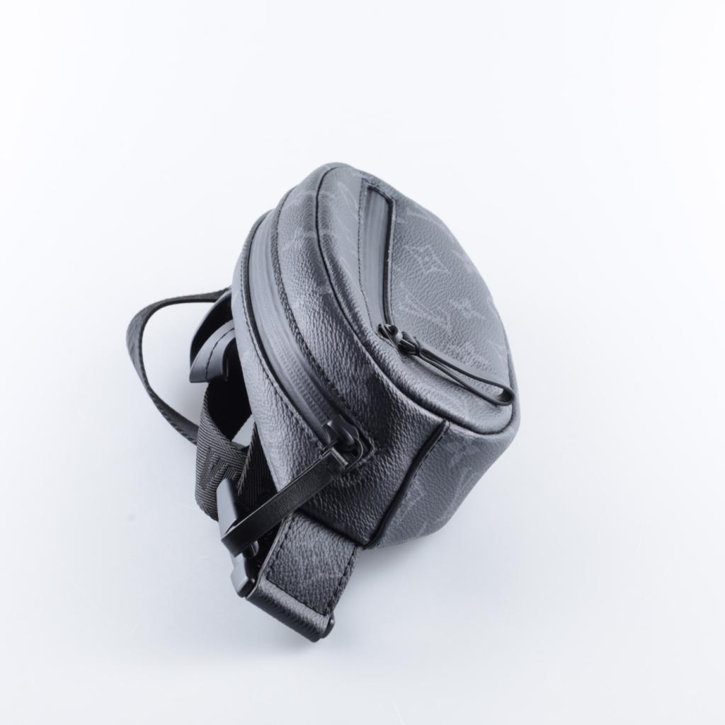 Louis Vuitton M82777 Catch Bumbag Monogram Eclipse Men, Sieraden, Tassen en Uiterlijk, Tassen | Schoudertassen, Louis Vuitton