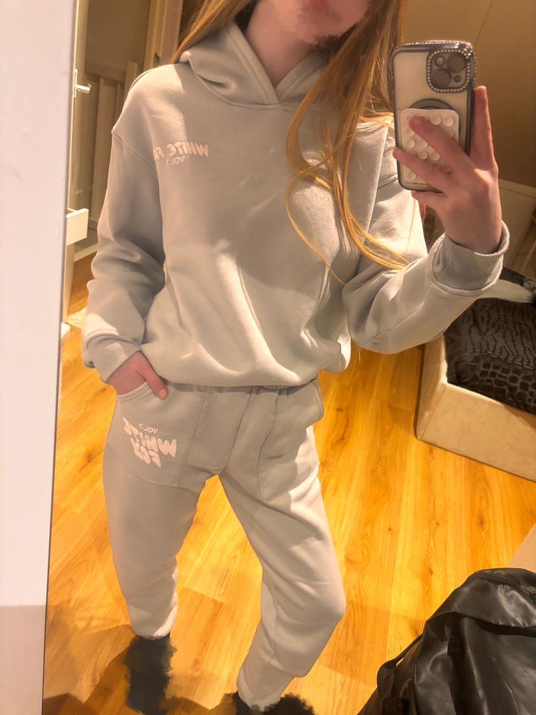 White Fox grijze tracksuit set hoodie + jogger maat M, Kleding | Dames, Verzenden, Zo goed als nieuw, Maat 38/40 (M), Grijs