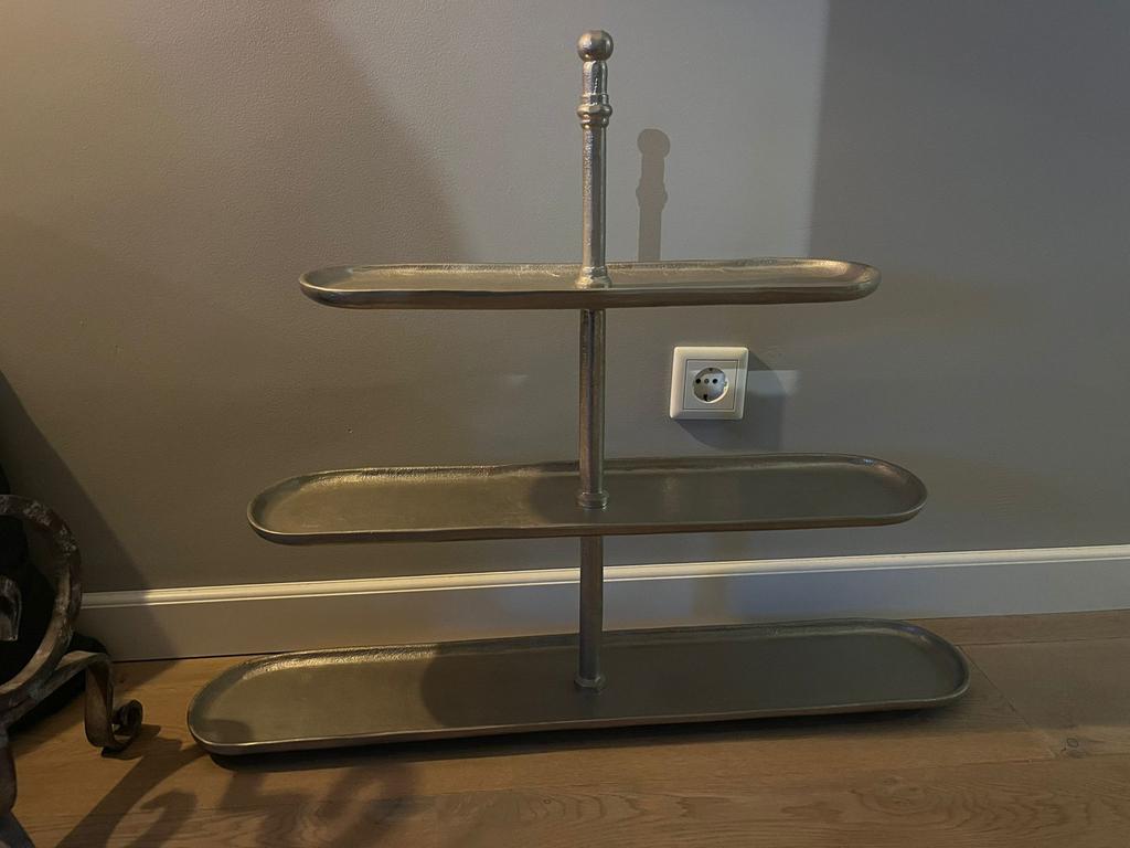 Zilveren schaal drie lagen, Ophalen