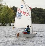 Optimist zeilboot van Wettum met strandtrailer, Watersport en Boten, Open zeilboten, Ophalen, Geen motor, Gebruikt, Optimist