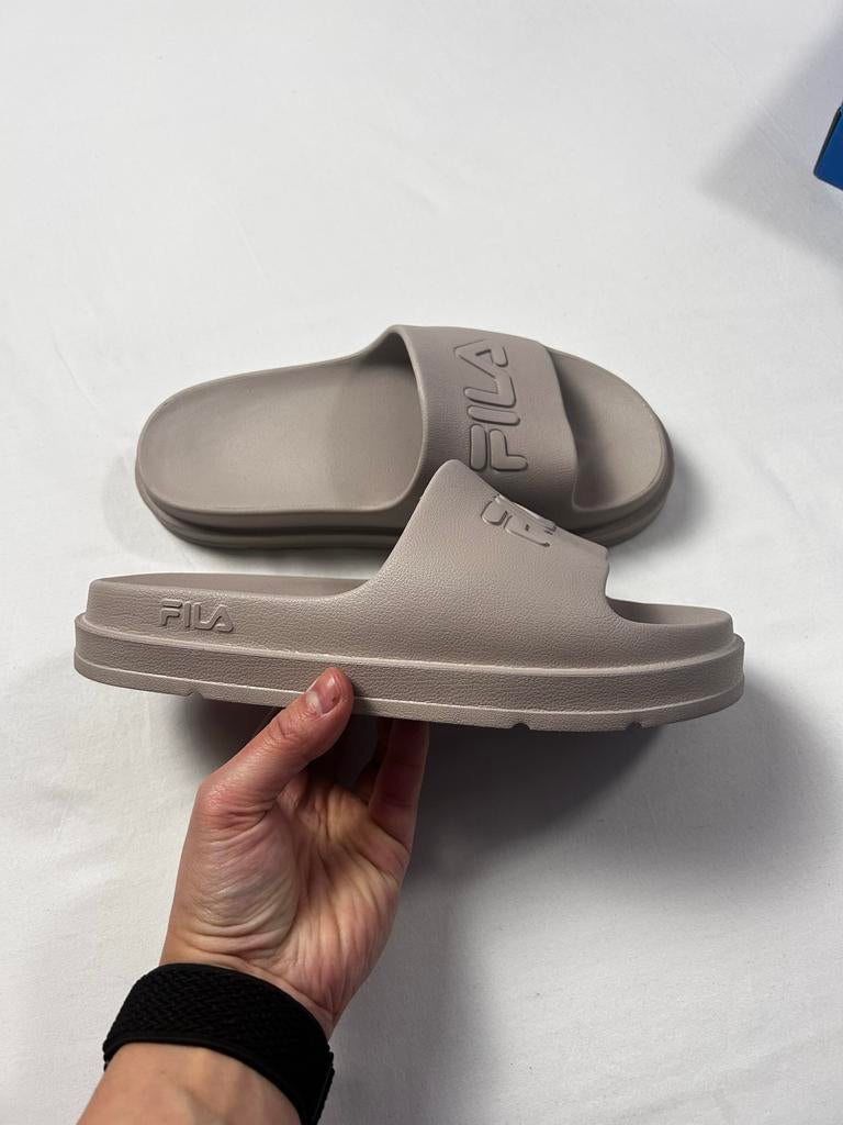 Fila Slippers platform - Comfortabel en Stijlvol, Slippers, Overige kleuren, Ophalen of Verzenden, Zo goed als nieuw