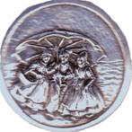 KLEDERDRACHT REGEN SPELD of BROCHE met Stempel achter boven, Postzegels en Munten, Ophalen of Verzenden, Overige materialen