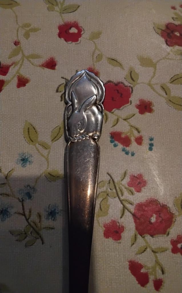 Vintage Retro Gero zilmeta lepeltje met opdruk konijntje, Ophalen of Verzenden