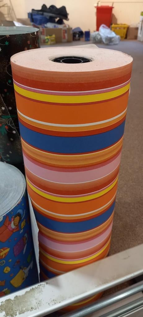 Legro Cadeaupapier Houder + 4Rollen Cadeau papier, Nieuw, Ophalen of Verzenden, Legro, Nvt