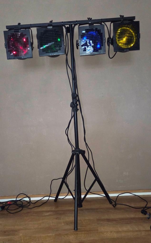 4x Par56 + T-barstatief + Showtech controller, Ophalen, Zo goed als nieuw, Licht, Geluidgestuurd