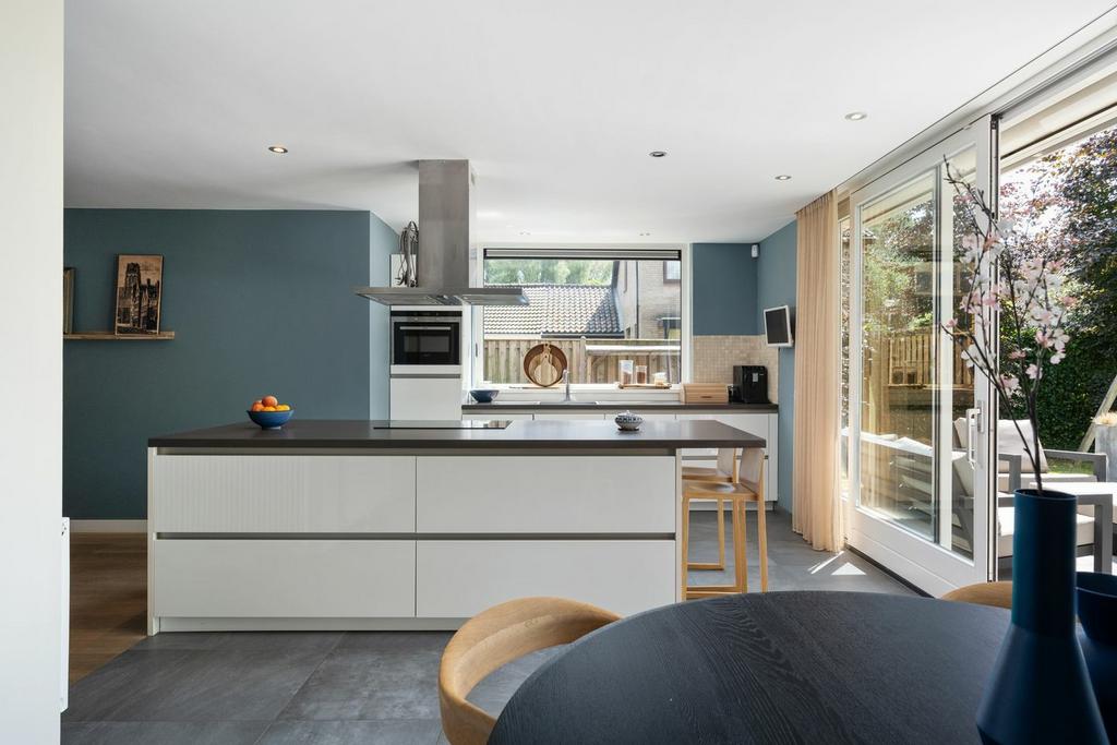 Moderne keuken met kookeiland, Ophalen, Gebruikt, Wit, Overige typen